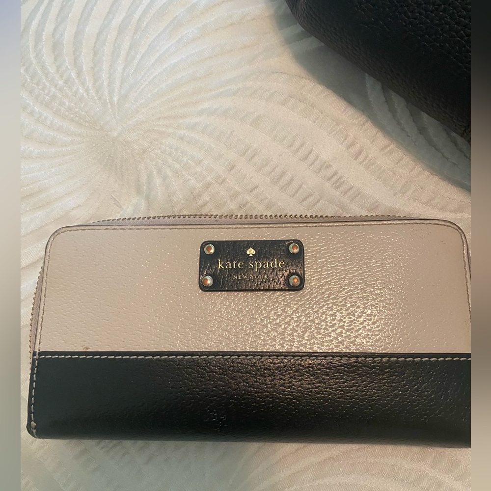 Retired Kate Spade Wallet